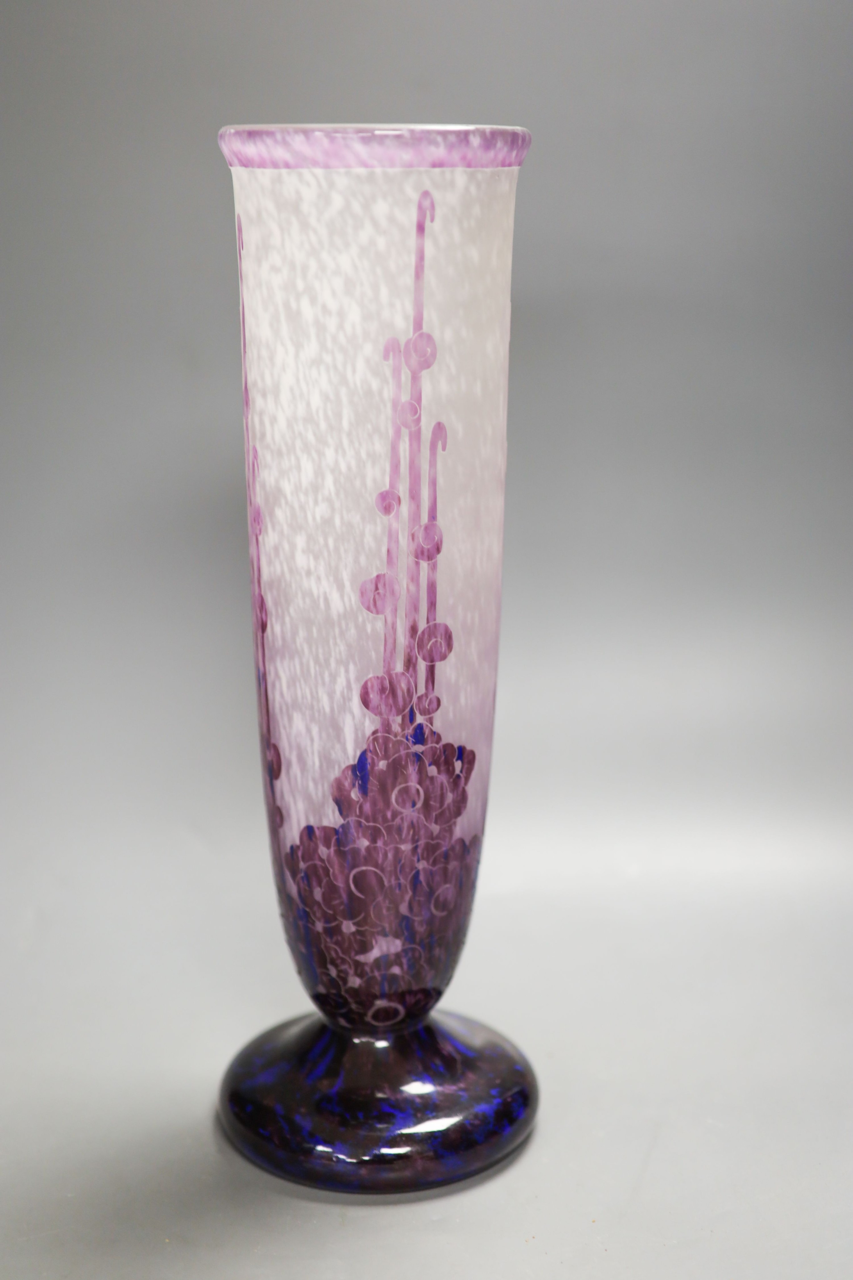 A La Verre Francais cameo glass vase, 37cm